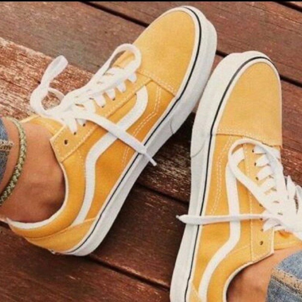 Comfy yellow old skool vans